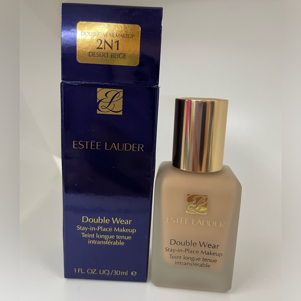 Estée Lauder Double Wear Stay-in-Place Foundation. Shade 2N1 Desert Beige.